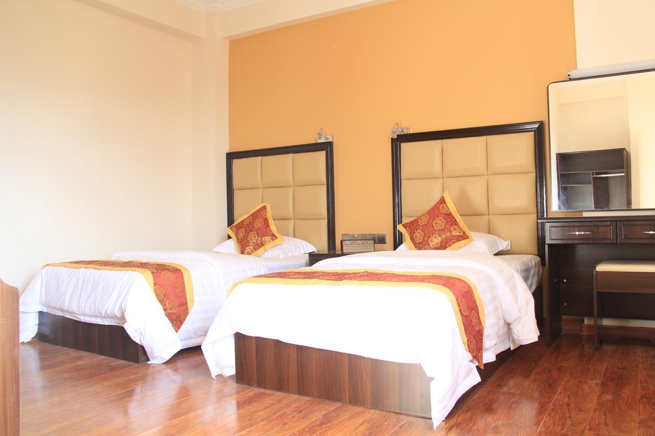 The Hotel Emperor-Inle Nyaung Shwe Bagian luar foto