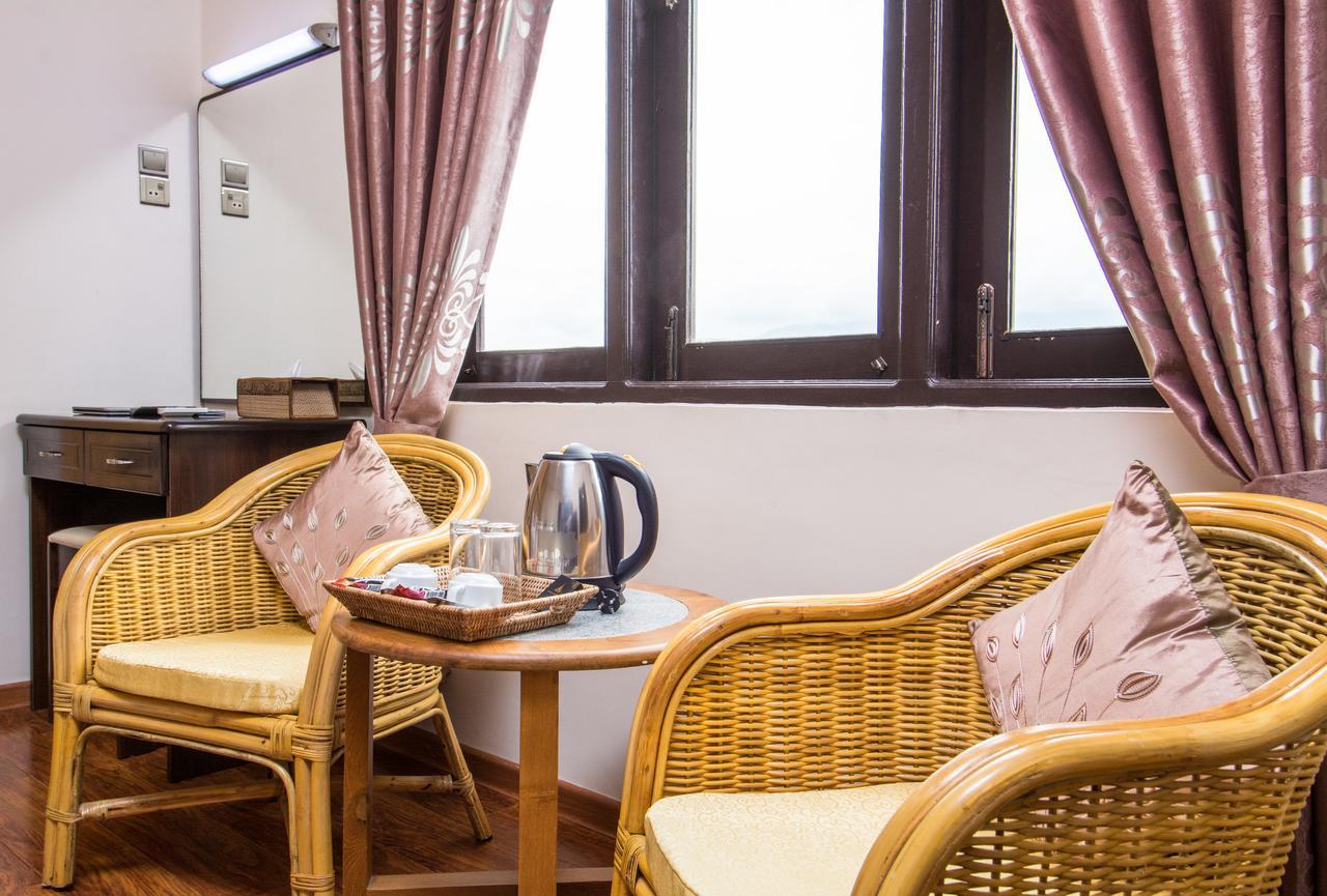 The Hotel Emperor-Inle Nyaung Shwe Bagian luar foto