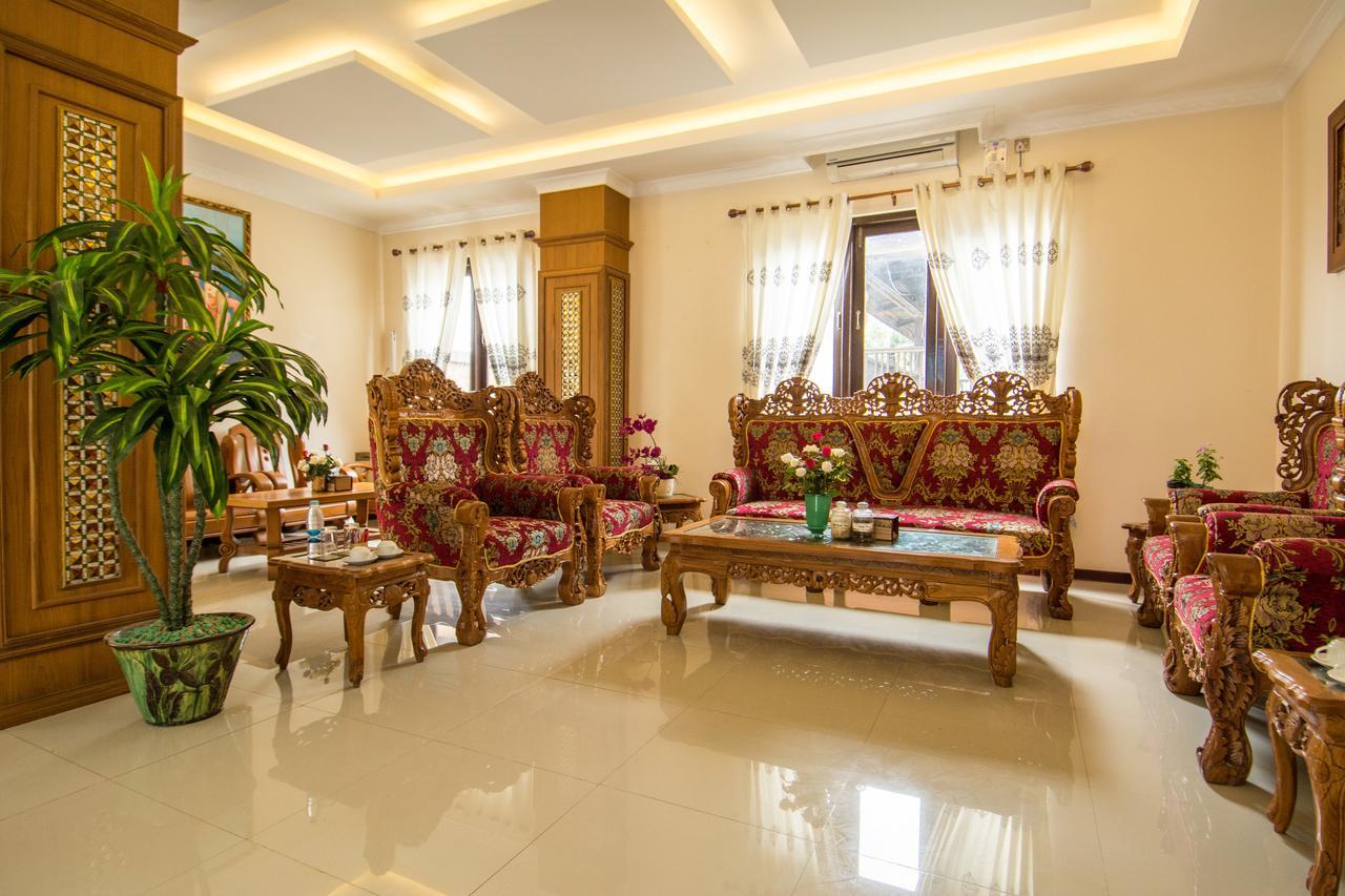 The Hotel Emperor-Inle Nyaung Shwe Bagian luar foto
