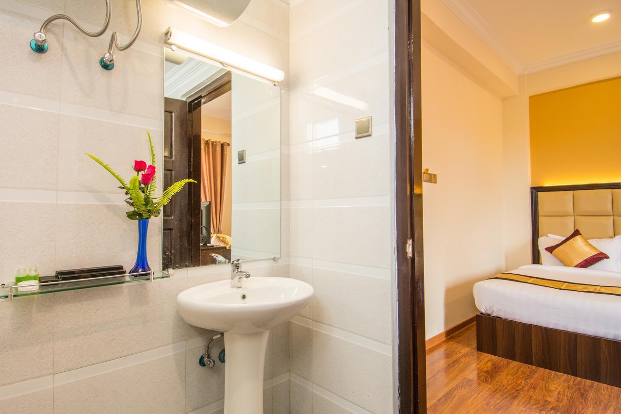 The Hotel Emperor-Inle Nyaung Shwe Bagian luar foto