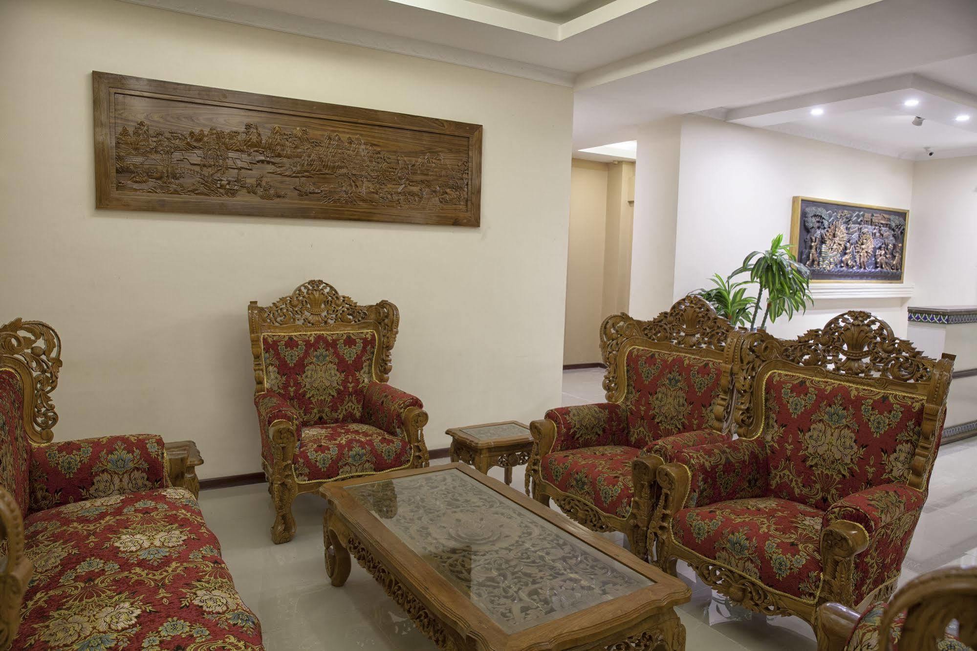 The Hotel Emperor-Inle Nyaung Shwe Bagian luar foto