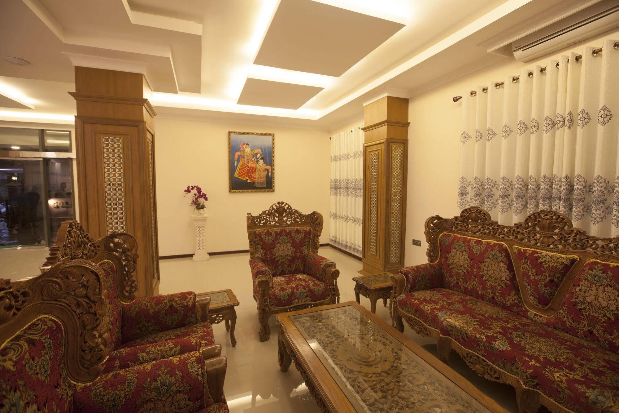 The Hotel Emperor-Inle Nyaung Shwe Bagian luar foto