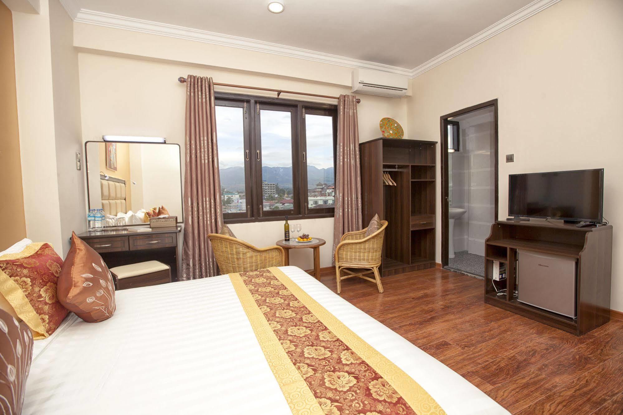 The Hotel Emperor-Inle Nyaung Shwe Bagian luar foto