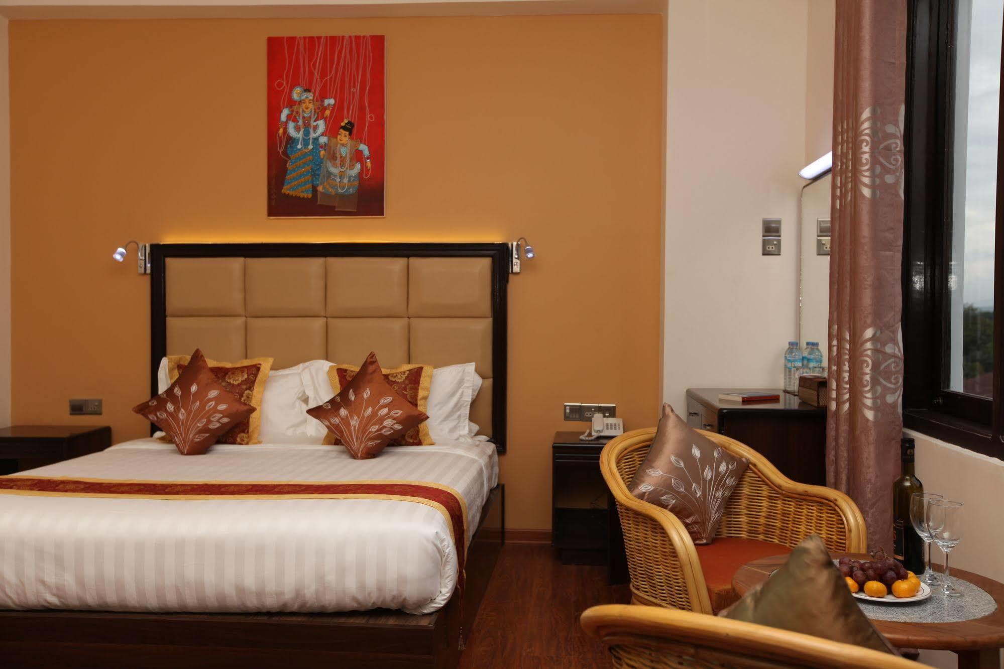 The Hotel Emperor-Inle Nyaung Shwe Bagian luar foto