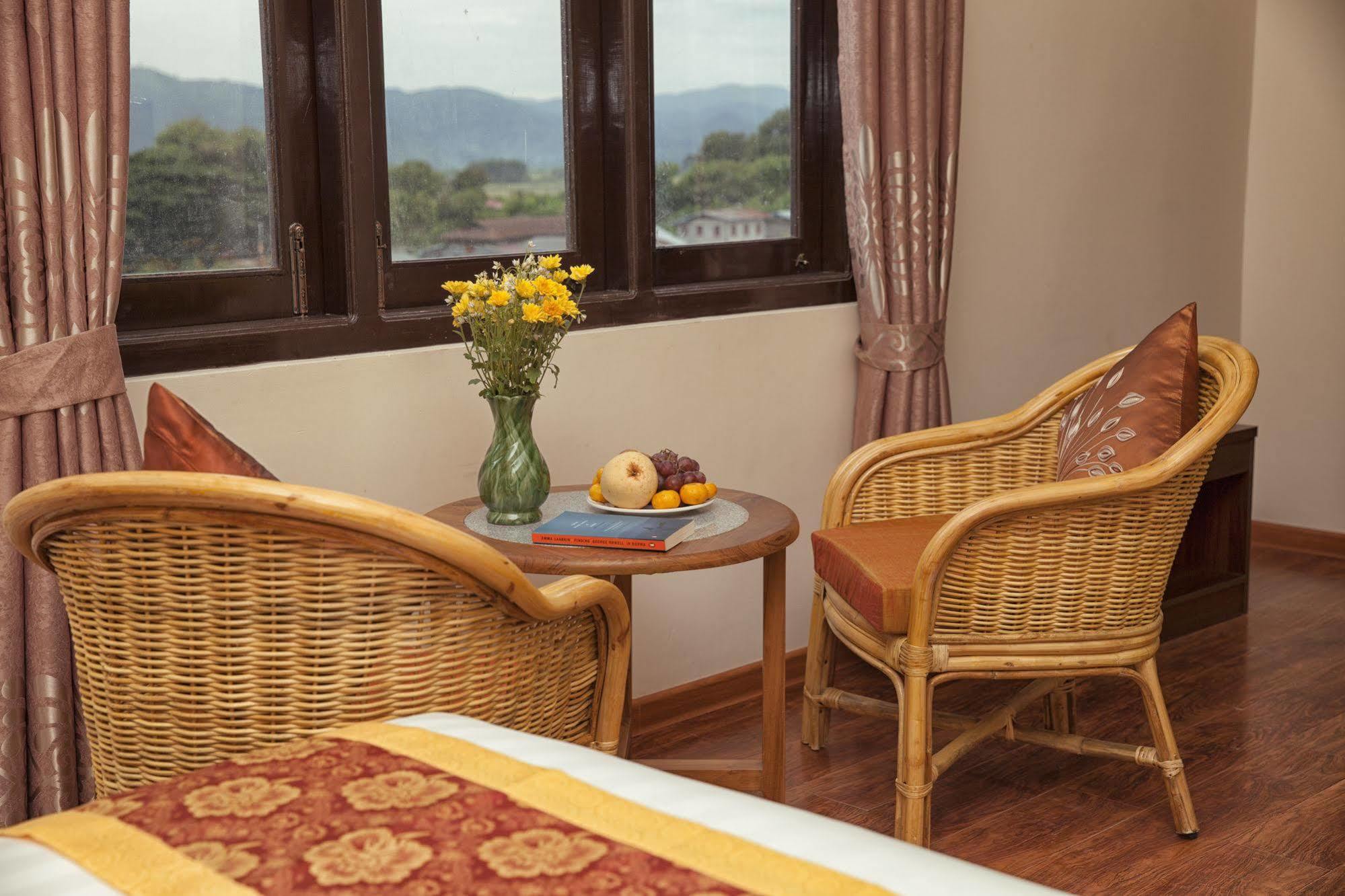The Hotel Emperor-Inle Nyaung Shwe Bagian luar foto