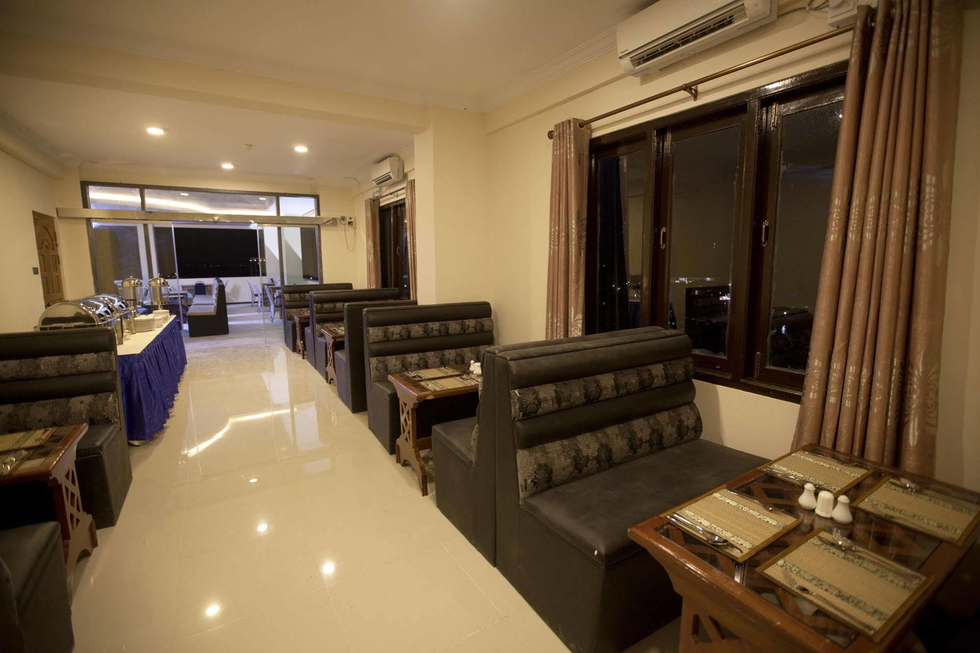 The Hotel Emperor-Inle Nyaung Shwe Bagian luar foto